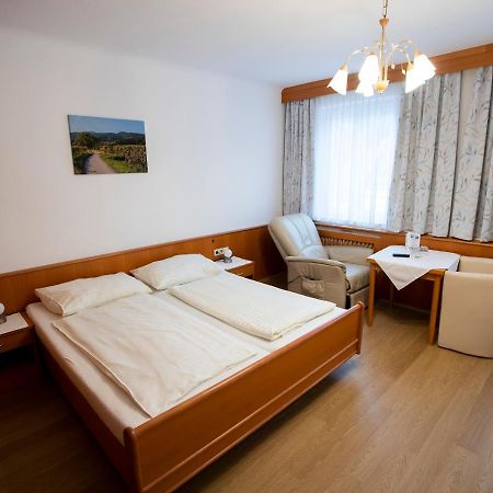 Hotel-Gasthof Martinek Baden Bagian luar foto