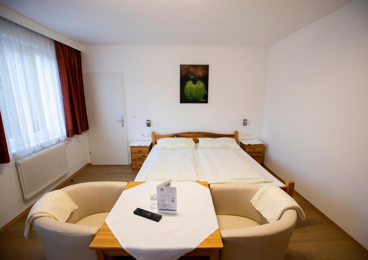 Hotel-Gasthof Martinek Baden Bagian luar foto