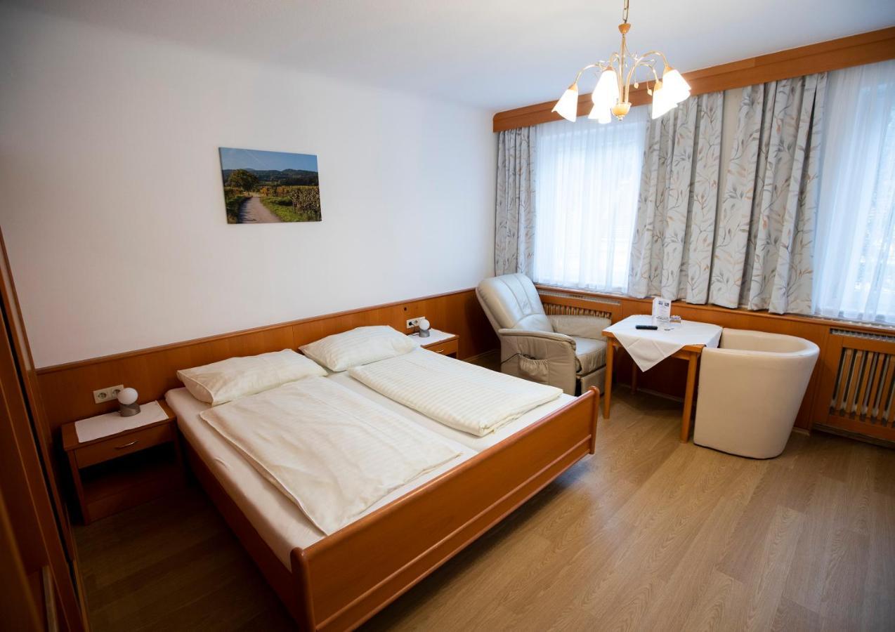 Hotel-Gasthof Martinek Baden Bagian luar foto