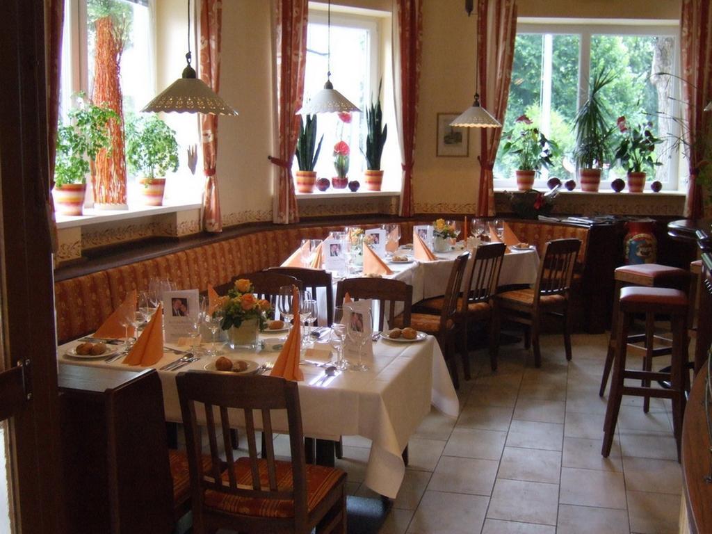 Hotel-Gasthof Martinek Baden Bagian luar foto
