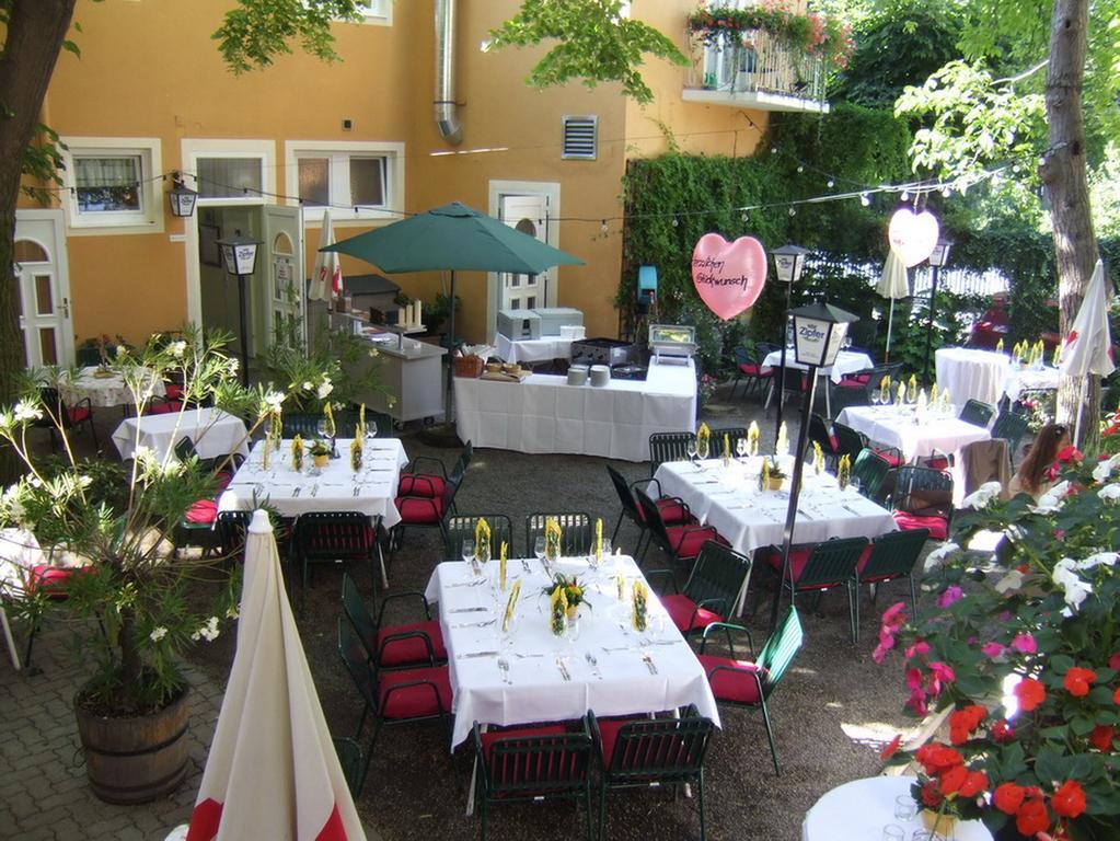 Hotel-Gasthof Martinek Baden Bagian luar foto