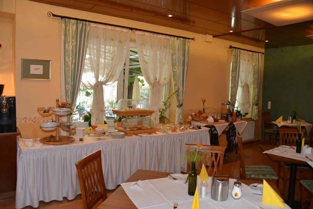 Hotel-Gasthof Martinek Baden Bagian luar foto