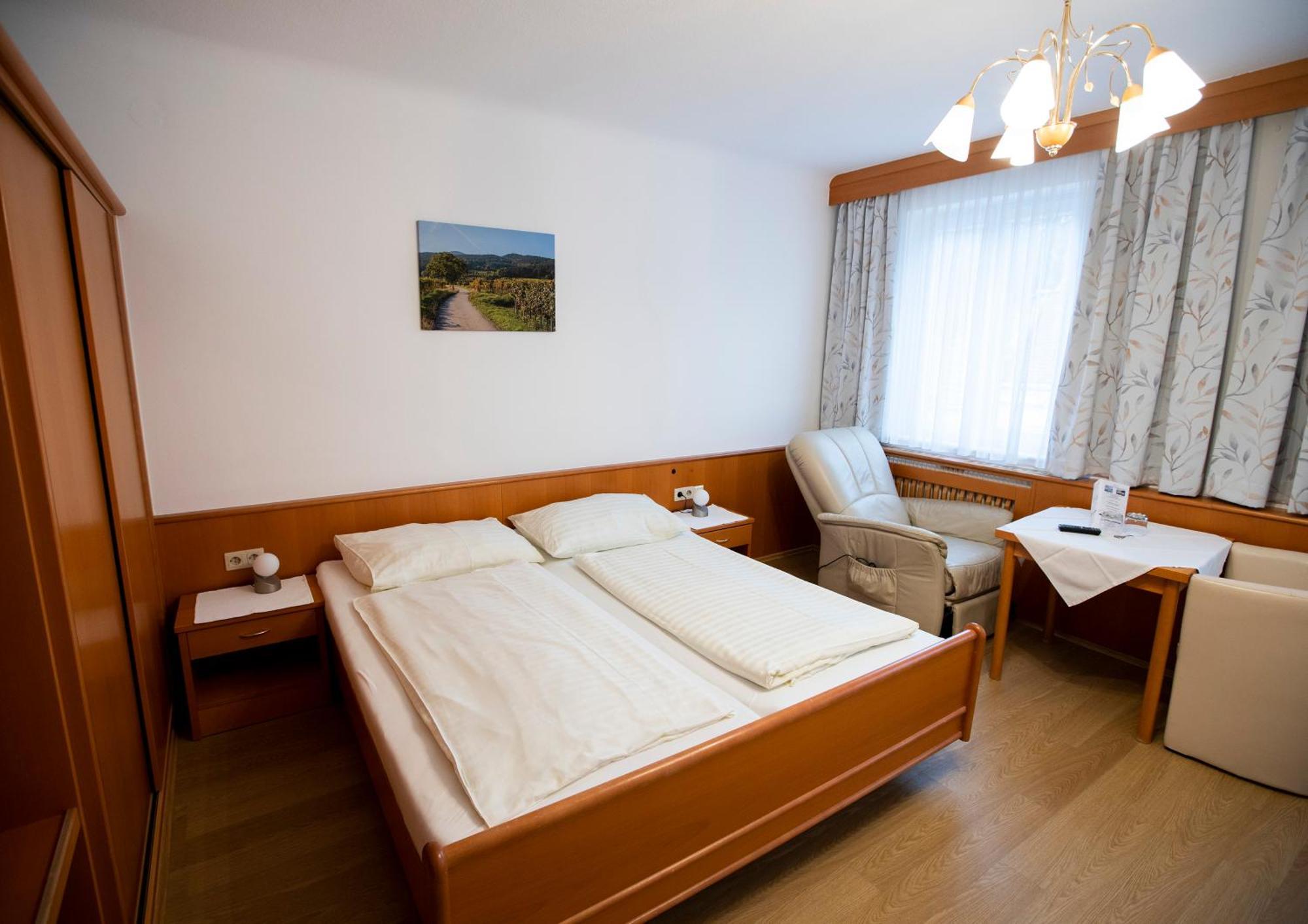 Hotel-Gasthof Martinek Baden Bagian luar foto