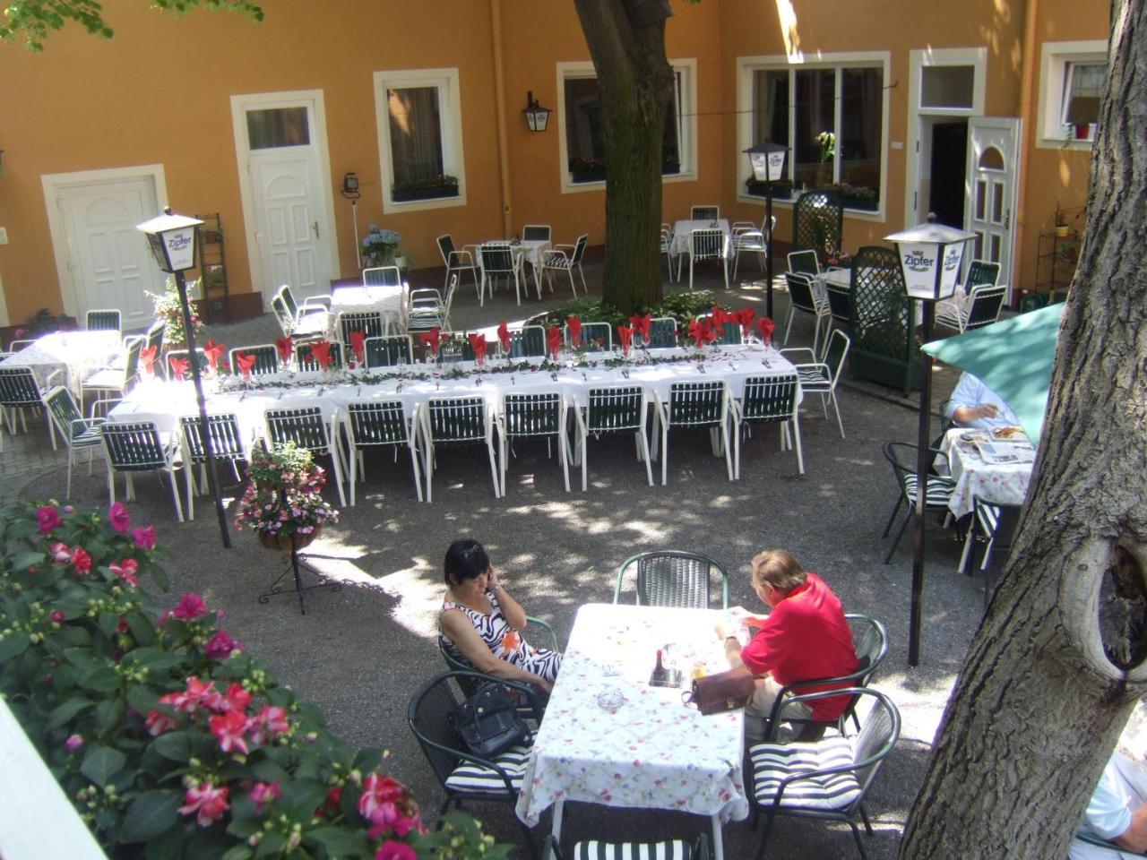 Hotel-Gasthof Martinek Baden Bagian luar foto